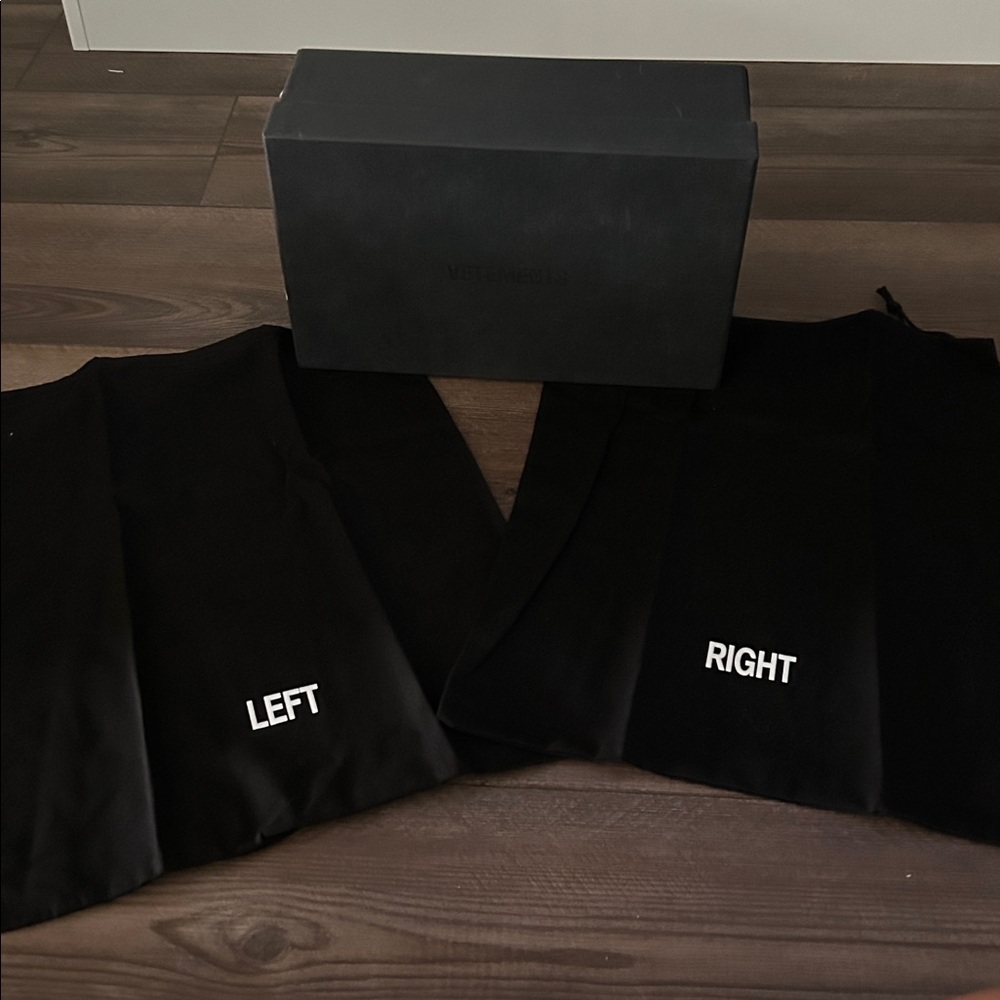 Vetements White and Black Logo Casual Socks - Picture 12 of 13